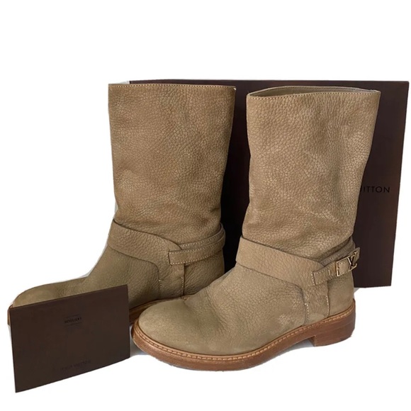Authentic Louis Vuitton Boots! Tan Color & Brass LV Logo Accent. Size 36 (US 6) - Picture 1 of 10